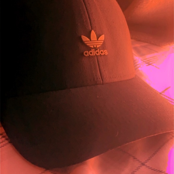 Adidas Hat 🧢 - Picture 1 of 2